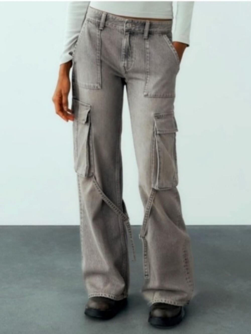 Zara Women's Grey Cargo Jeans